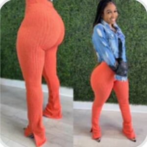 🆕 New with tags Orange knit leggings